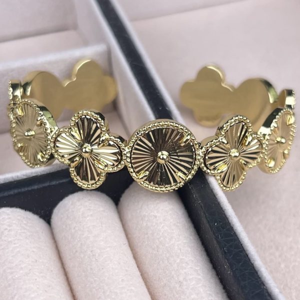 PULSERA DE FLORES Y CIRCULOS