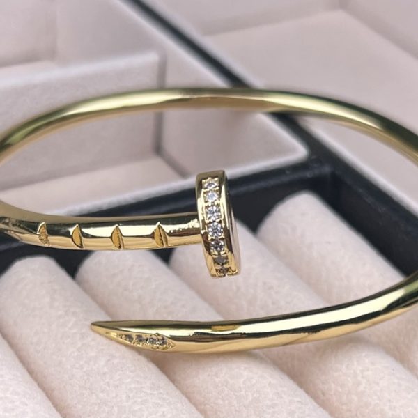 PULSERA DE CLAVO
